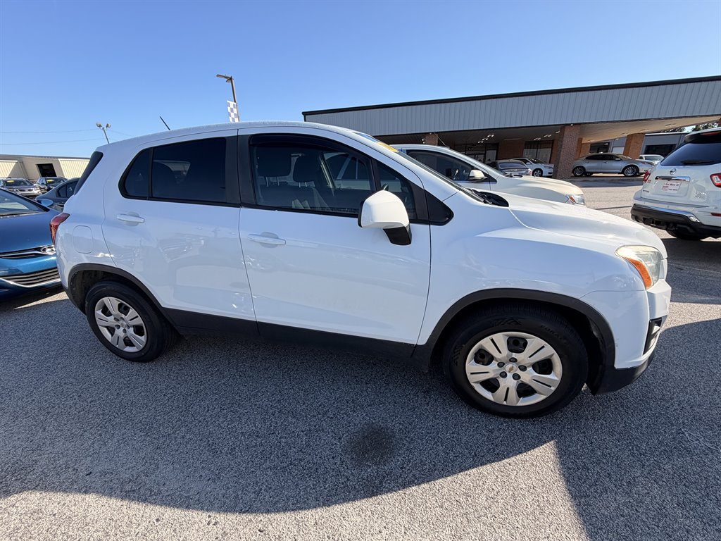 2016 Chevrolet Trax LS's photo